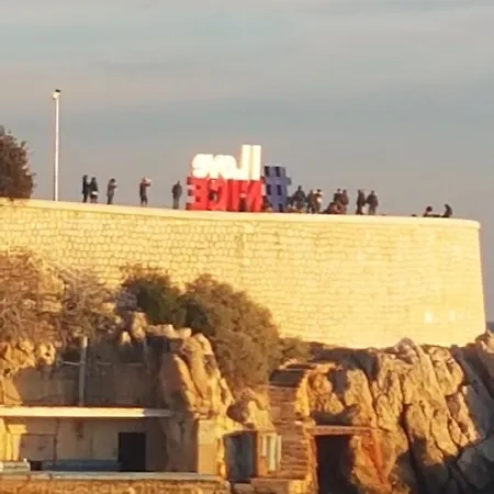 Large 2br Sunny 20 Meter Terrace Parking Shops