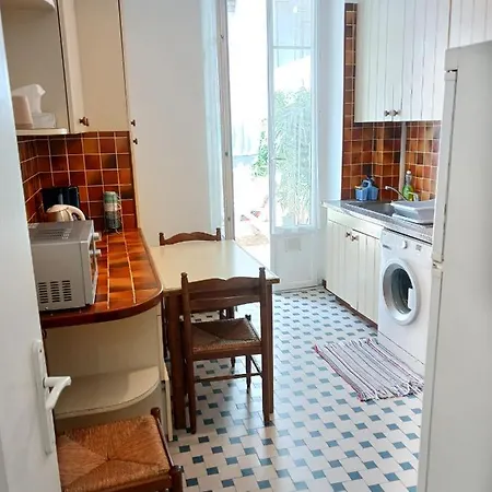 Large 2br Sunny 20 Meter Terrace Parking Shops *