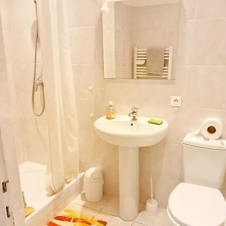 Large 2br Sunny 20 Meter Terrace Parking Shops *