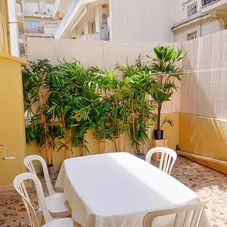 Large 2br Sunny 20 Meter Terrace Parking Shops Appartement