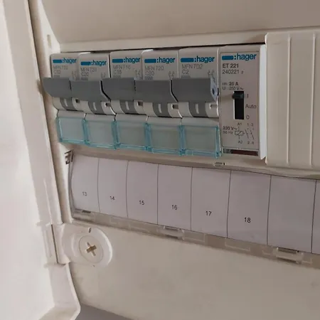 Large 2br Sunny 20 Meter Terrace Parking Shops Appartement