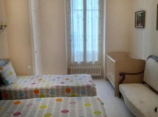 Large 2br Sunny 20 Meter Terrace Parking Shops * Nice