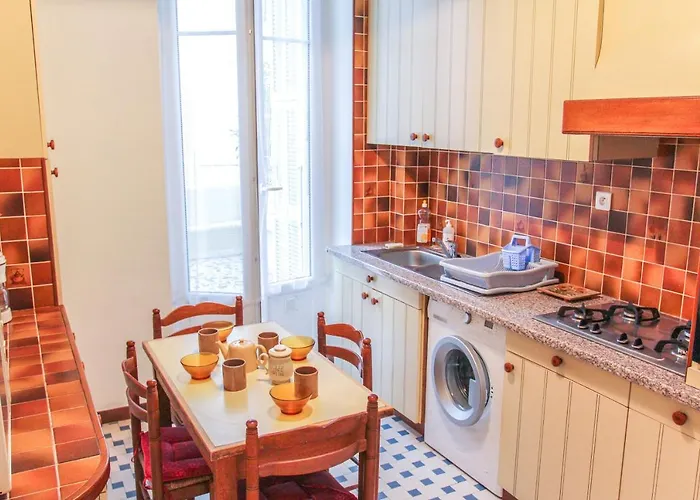 Large 2br Sunny 20 Meter Terrace Parking Shops *