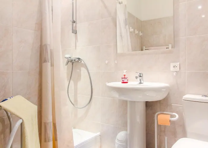 Large 2br Sunny 20 Meter Terrace Parking Shops Nice