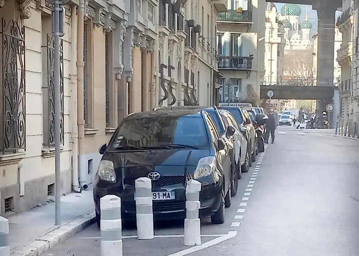 Large 2br Sunny 20 Meter Terrace Parking Shops *