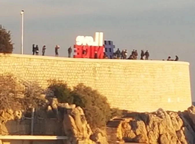 Large 2br Sunny 20 Meter Terrace Parking Shops