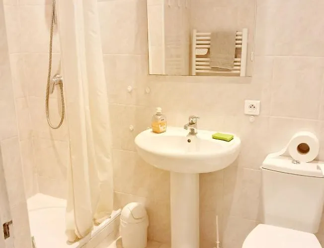 Large 2br Sunny 20 Meter Terrace Parking Shops *