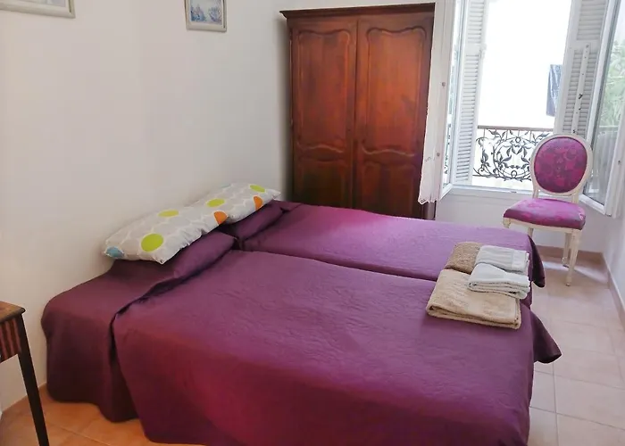 Large 2br Sunny 20 Meter Terrace Parking Shops * Nice