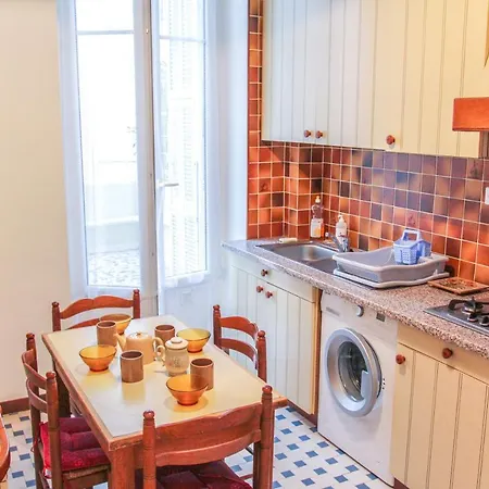 Large 2br Sunny 20 Meter Terrace Parking Shops *