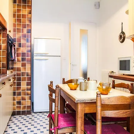 Large 2br Sunny 20 Meter Terrace Parking Shops